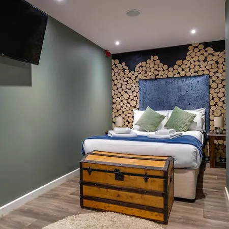 Stableside At Racecourse 3*