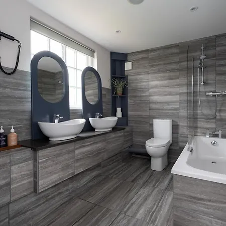 Stableside At Racecourse Hotel 3*