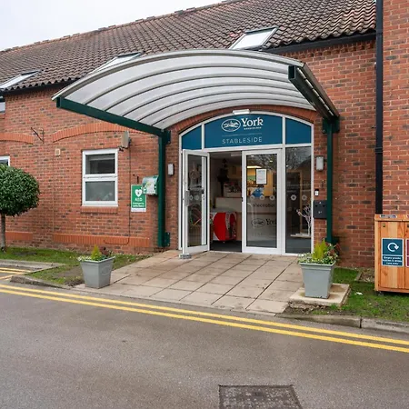 Stableside At Racecourse 3*