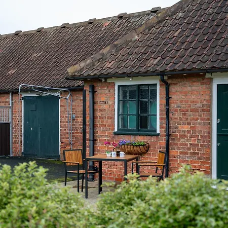 Stableside At Racecourse 3* York