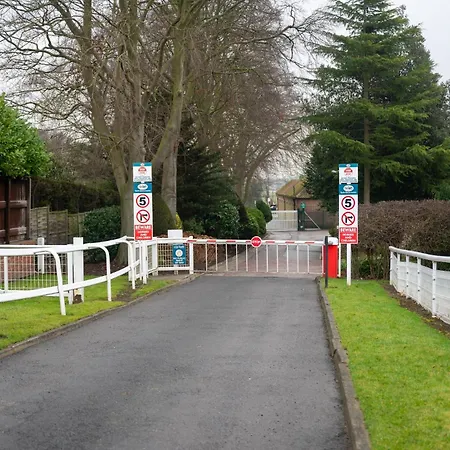 Stableside At Racecourse 요크