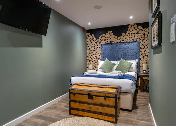 Stableside At Racecourse 3*