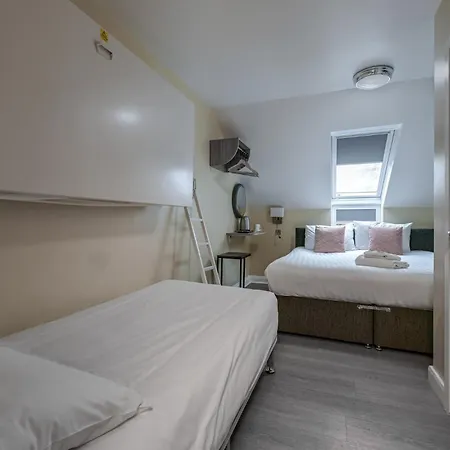 Stableside At Racecourse Hotel 3*