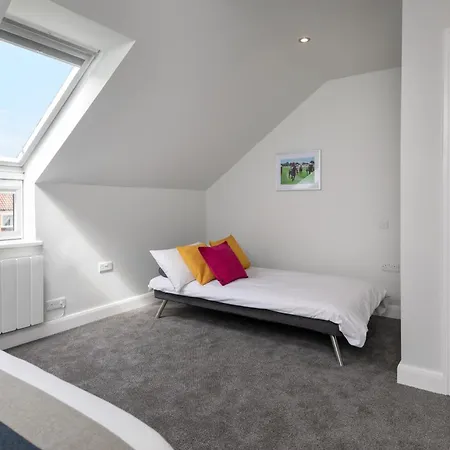 Stableside At Racecourse Hotel 3*